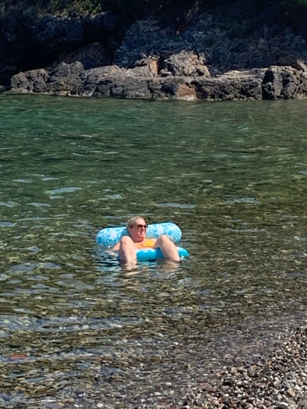 A full summer beach day at Pozzarello, Tuscany