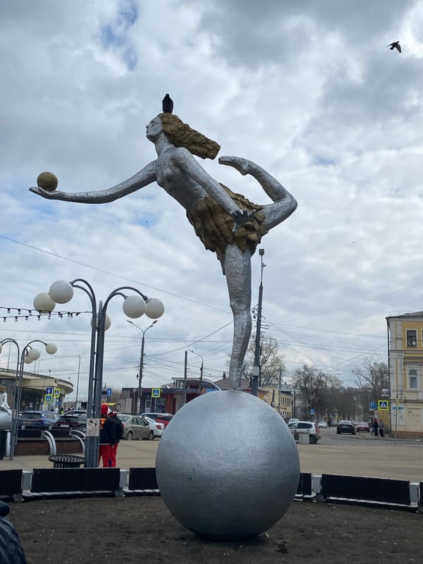 Morning documentation tour captures diverse Nizhny Novgorod architecture