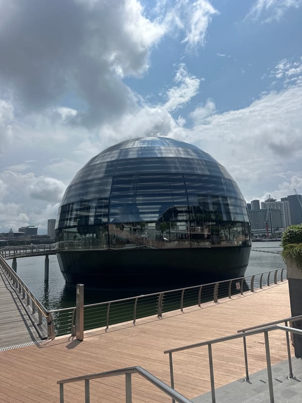 Morning walk around Marina Bay's waterfront landmarks