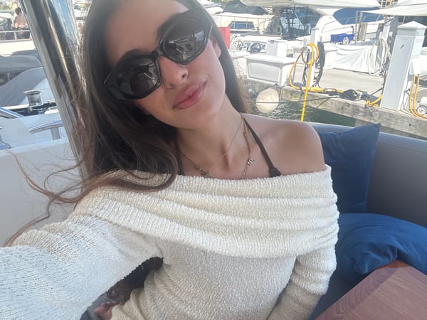 Woman in cream sweater spotted at Miami Beach marina