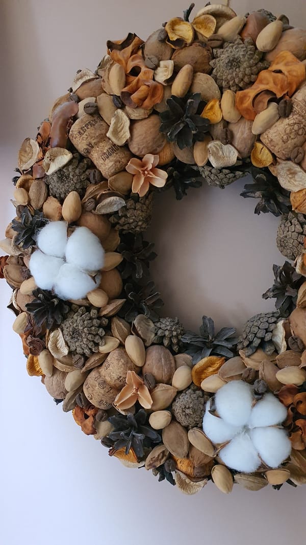 Handmade natural wreath and a ginger cat, Krasnoyarsk home