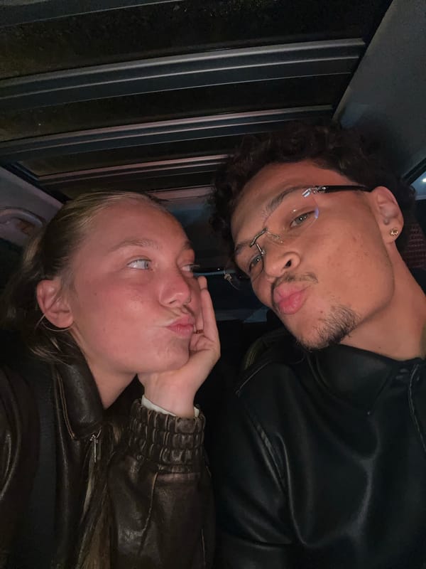 Couple captures car selfies in Noisy-le-Grand, wedding rings visible