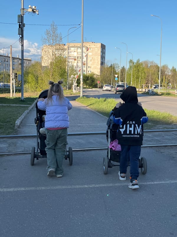Families document ordinary afternoon activities in Chaikovsky, Russia