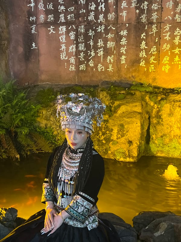 Traditional dress cultural celebration draws crowds in Chongqing district