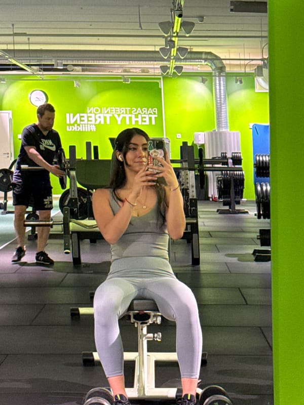Woman documents workout session at Lappeenranta gym