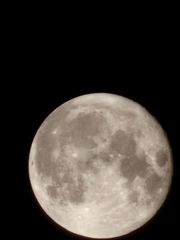 Full moon photographed by witnesses in Luxembourg
