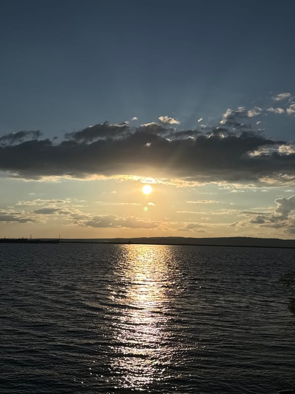 Sunset photography gathering draws observers to Kama River, Chaikovsky
