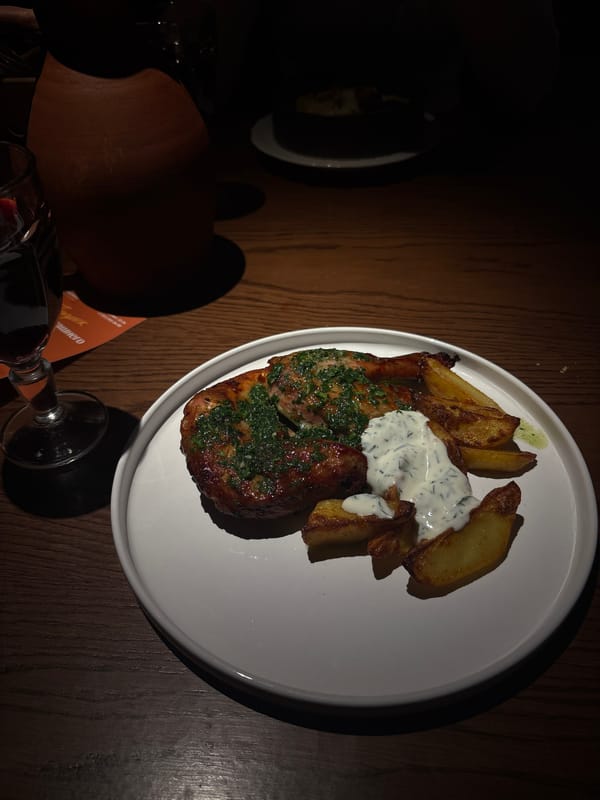 Dinner service documented at Saint Petersburg restaurant