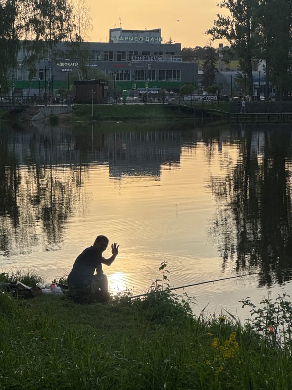 Afternoon leisure activities observed around Malakhovka waterside area