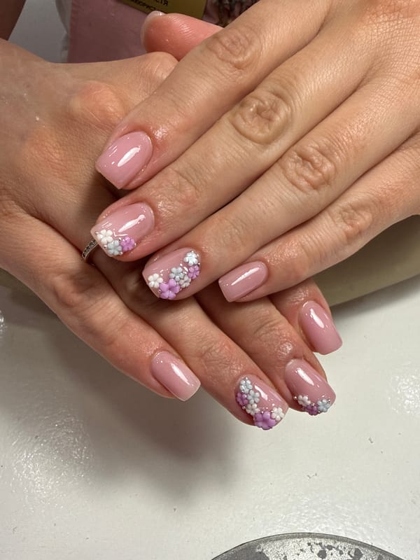 Sofia resident documents afternoon of shopping, dining, nail salon visit