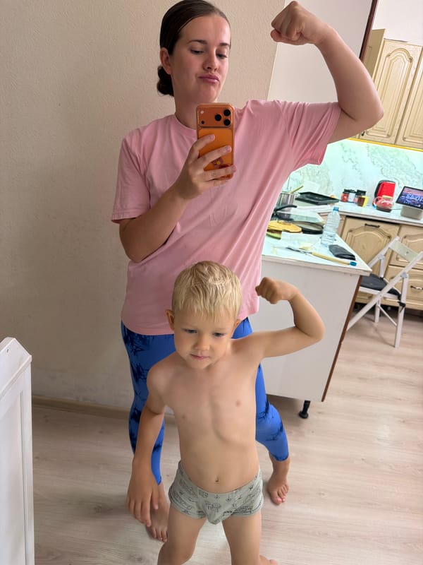 Morning routine captured in Sochi home with mother, child, cat