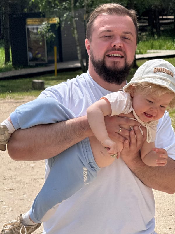 Family enjoys morning outing in Dobrograd park