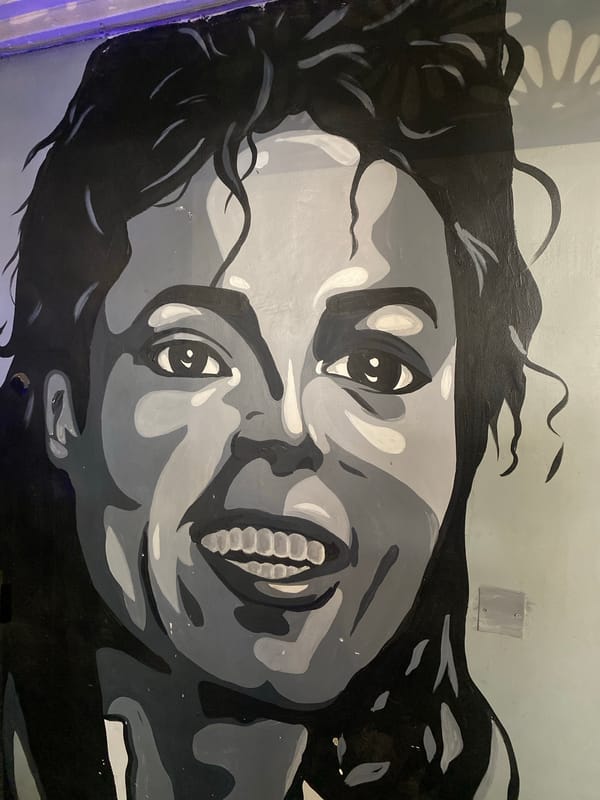 Street murals featuring faces and figures documented in Howayi