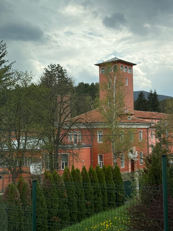 Multi-story tower building observed in Bankya, Bulgaria