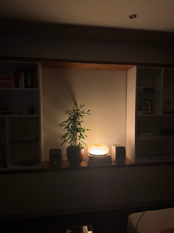London witnesses document indoor shelf scene, marathon runners