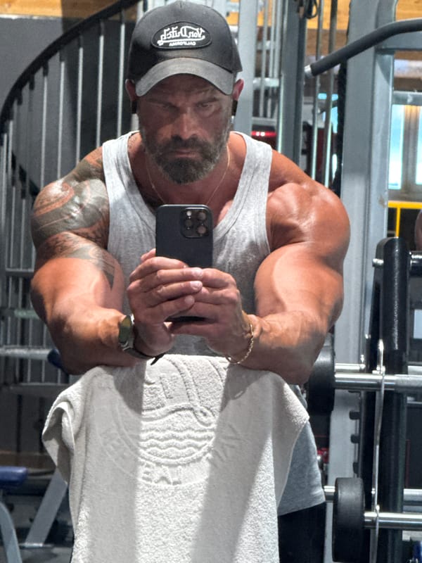 Man takes gym mirror selfies in Jemelle, Belgium