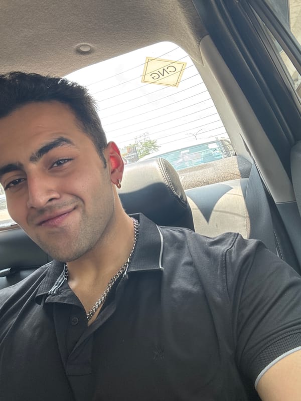 Man in black polo observed in car, Kolkata