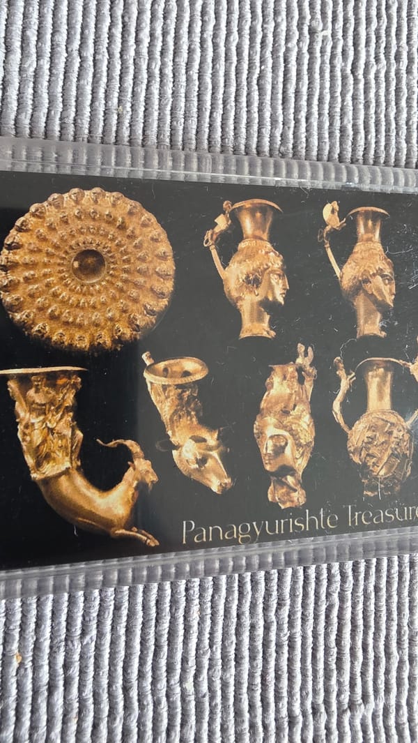 Tourist collects Thracian treasure souvenirs in Bulgarian border town