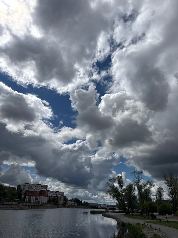 Morning waterfront scenes documented in Votkinsk, Russia