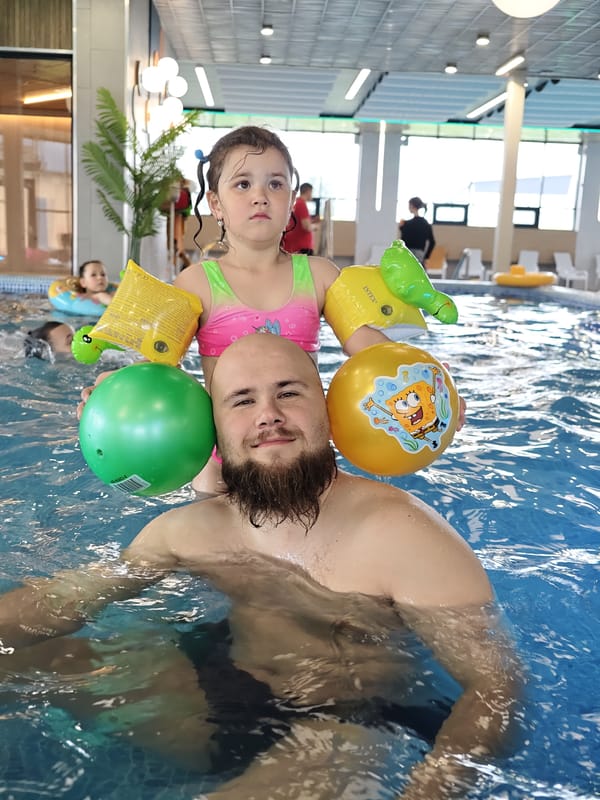 Family enjoys pool time at Votkinsk aquatic center
