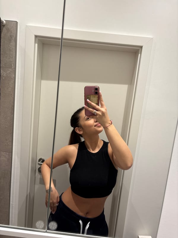 Woman takes mirror selfie in Mönchengladbach apartment