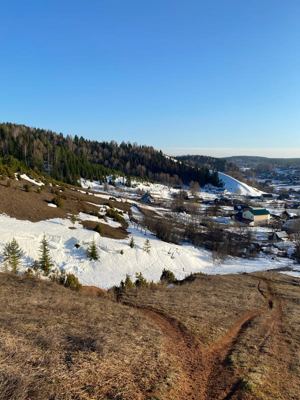Scenic winter views documented in rural Russian town Ol'khovskoye
