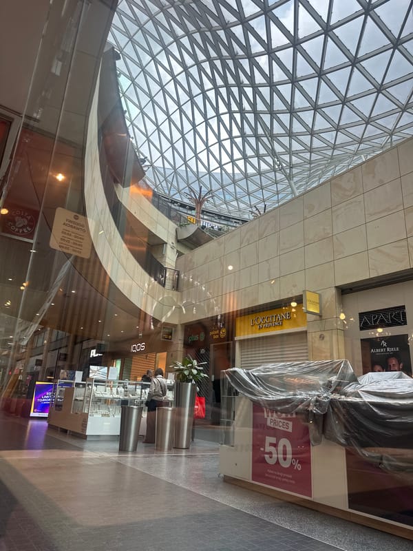 Morning tour of Warsaw landmarks and shopping districts