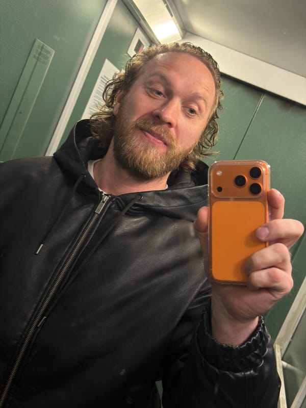 Man documents morning routine with selfies across Saint Petersburg