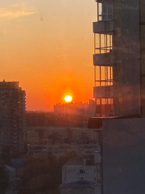 Urban sunset to dusk transition captured by witnesses