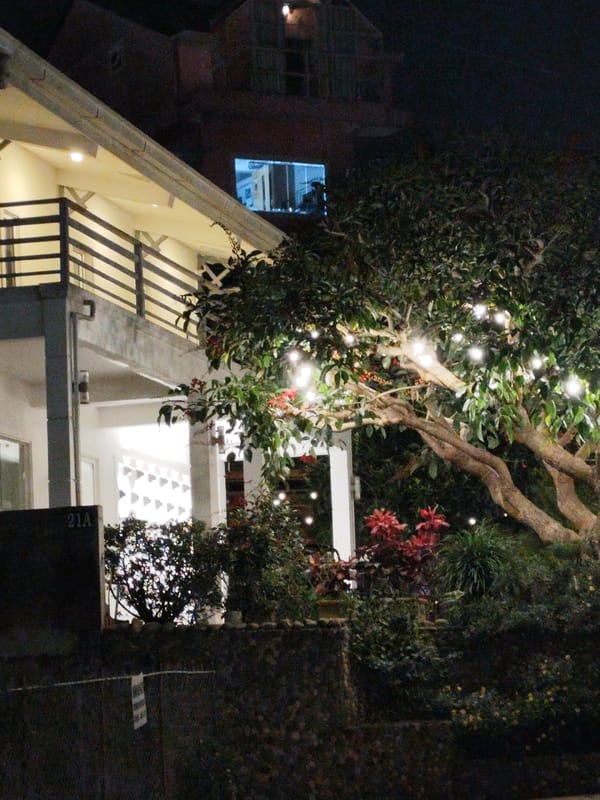 Night bus journey documented in Da Lat, Vietnam