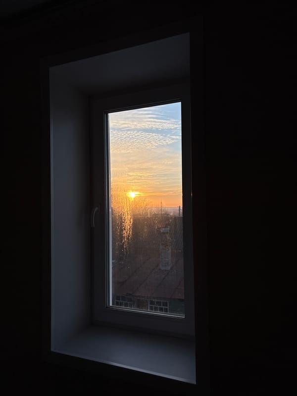 Spring scenes documented across residential Ulyanovsk neighborhoods