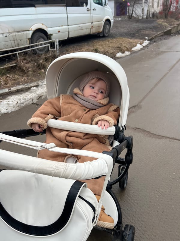 Everyday life documented in Noviy, Russia during spring afternoon