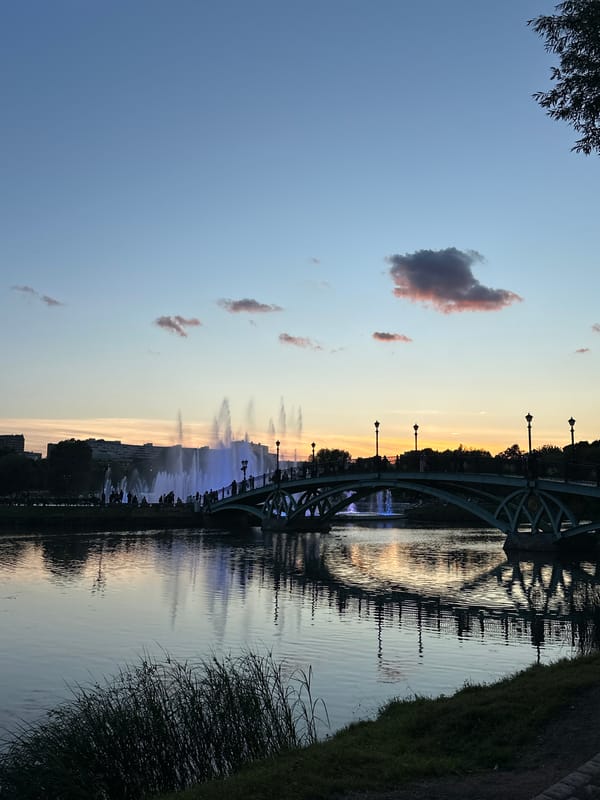 Tsaritsyno Park fountains light up at dusk