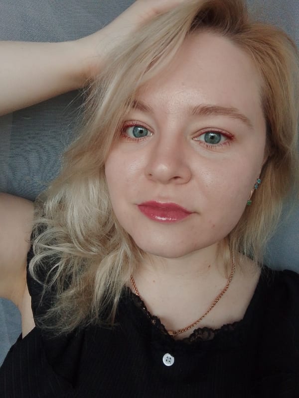 Morning moments captured across Izhevsk include selfies, street scenes