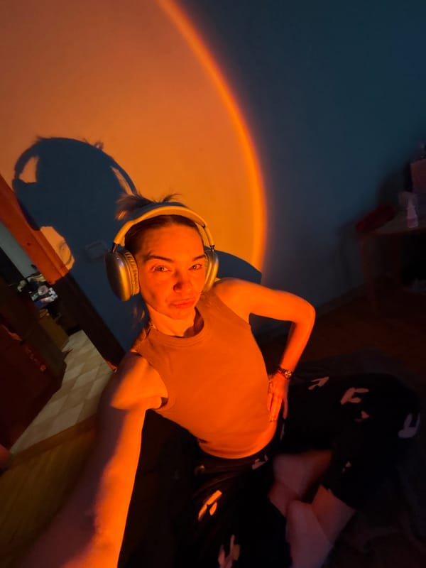 Woman documents casual afternoon selfie session in Russian apartment