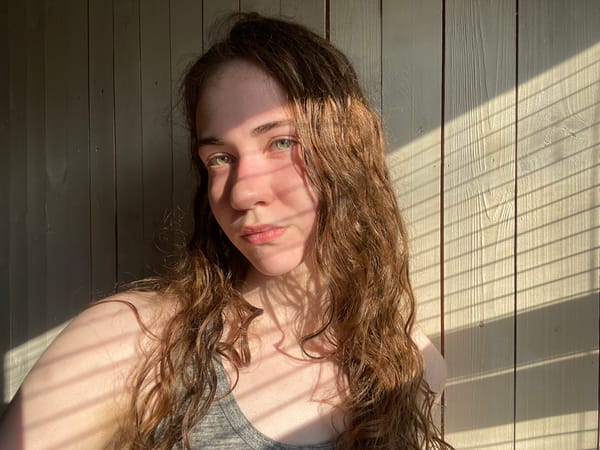 Afternoon selfie session at a Zavodoukovsk home