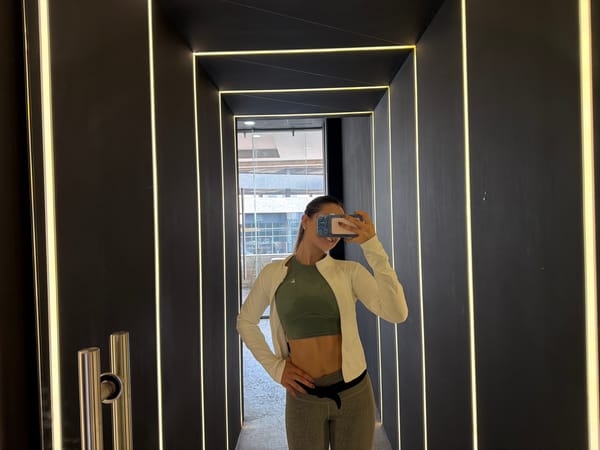 Woman takes fitness selfie in Puebla building mirror