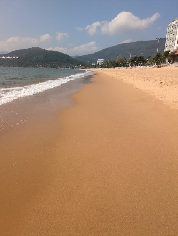 Early morning coastal and street scenes documented in Quy Nhon