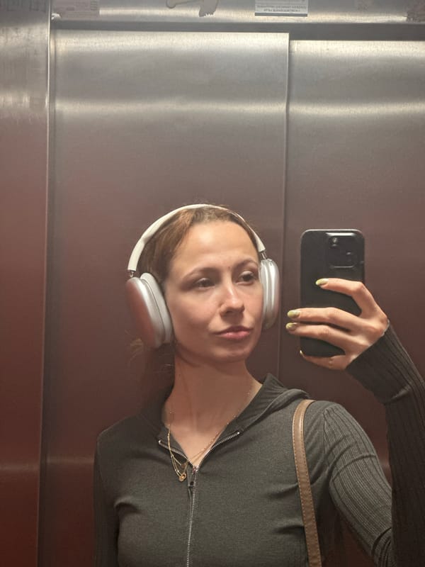 Woman takes elevator selfie in Novi Sad