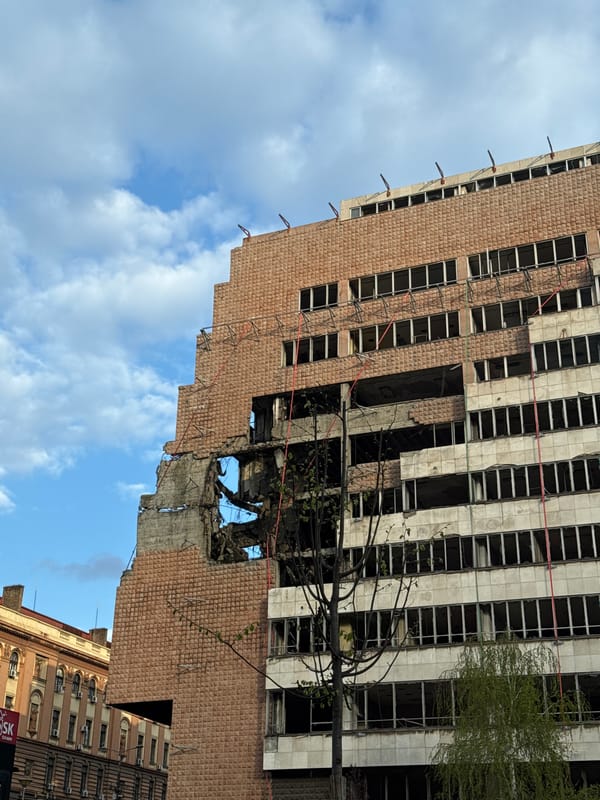 Belgrade scenes include damaged Generalštab building, street fashion documentation