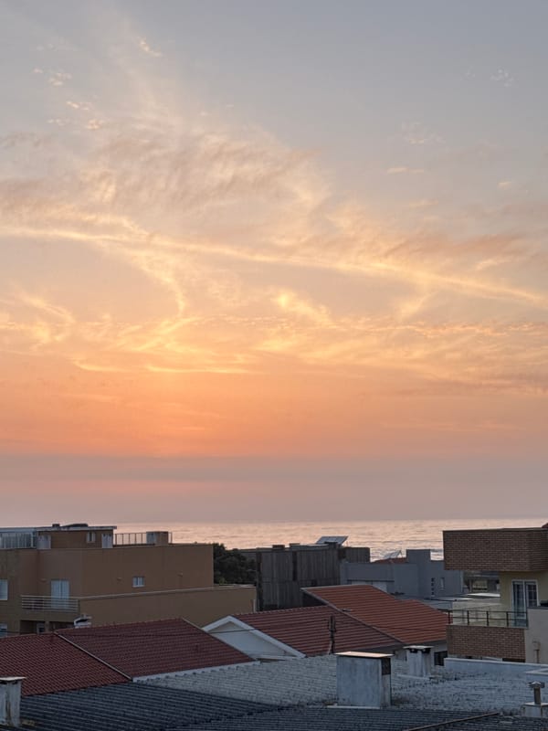 Twilight coastal views documented in Vila Nova de Gaia