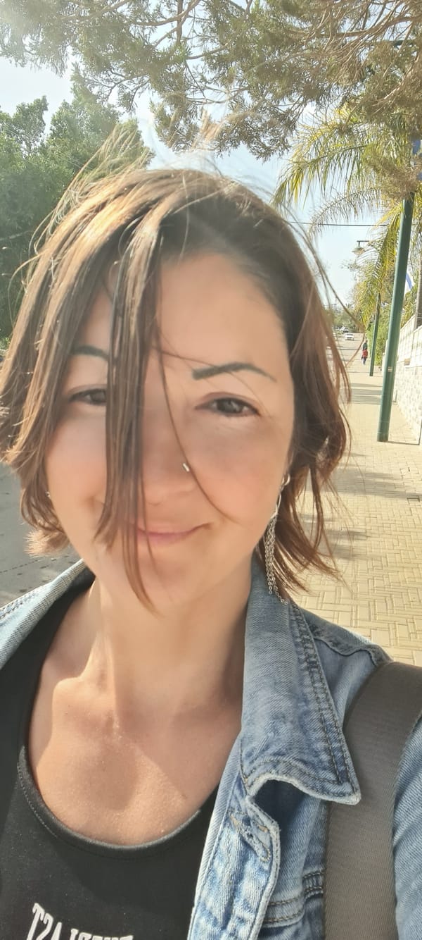Woman documents daily life, cooking in Lachish Regional Council