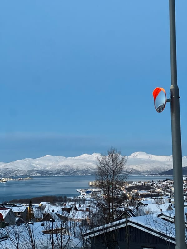Tromsø witness captures winter cityscape and northern lights display