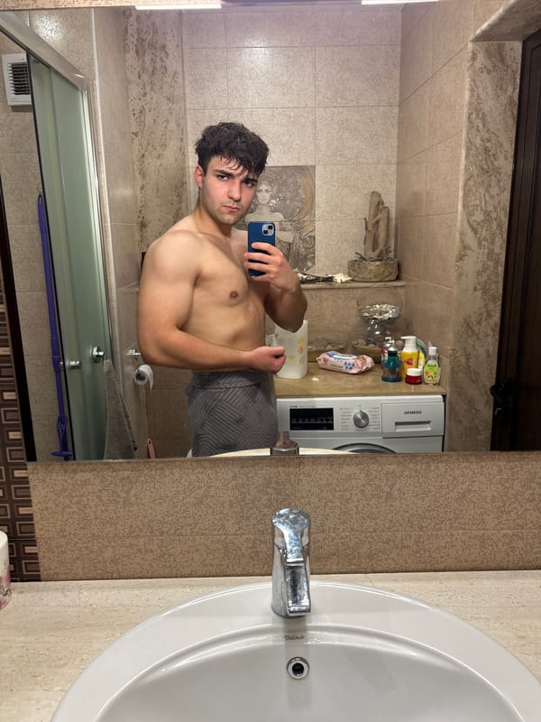 Man Takes Bathroom Mirror Selfies in Stara Zagora