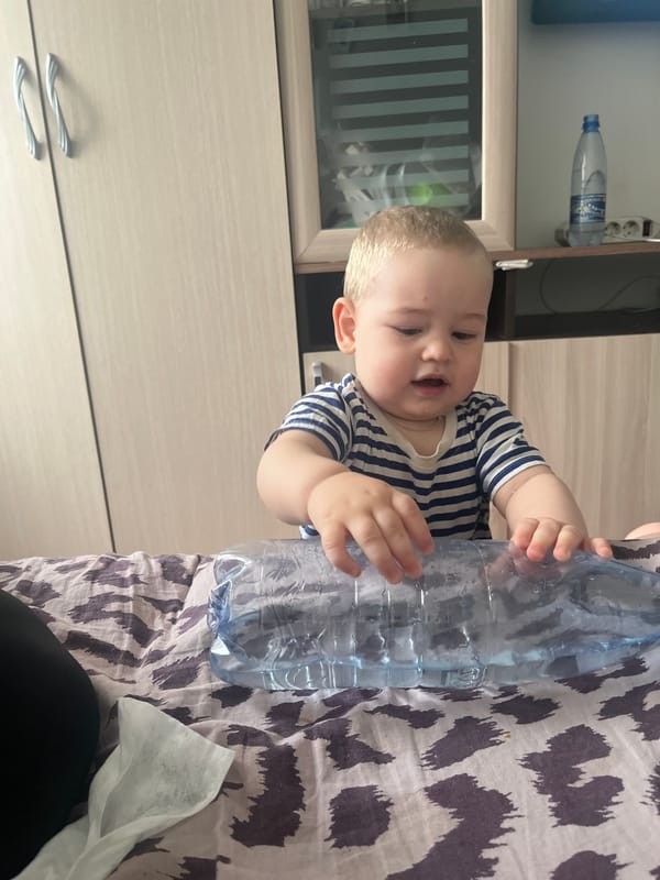 Family morning routine captured amid stormy weather in Chelyabinsk