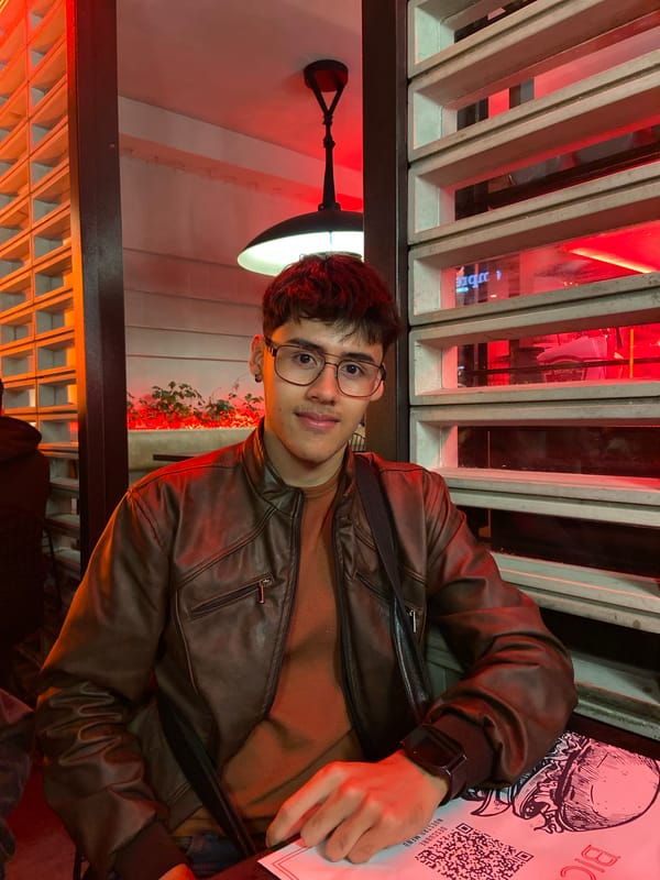 Couple enjoys late night dinner in Bogota restaurant
