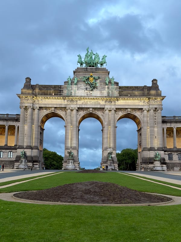 Brussels Cinquantenaire Arch documented by witness