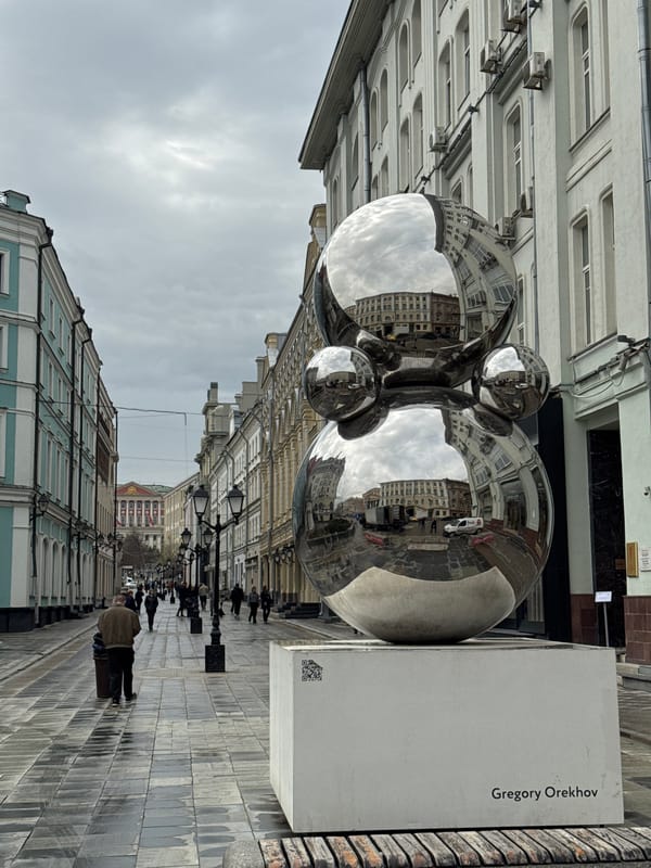 Morning foot traffic observed near Petrovsky Passage in Moscow