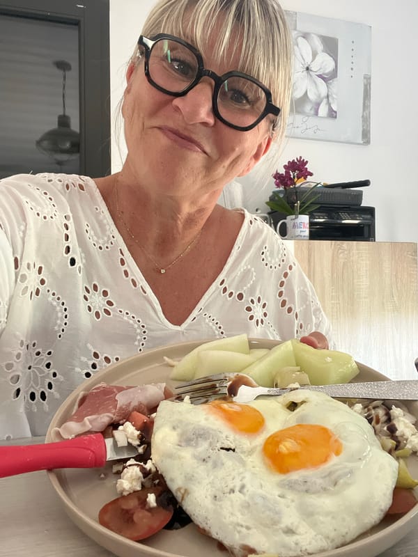 Lazy Wednesday morning at home in Chambœuf