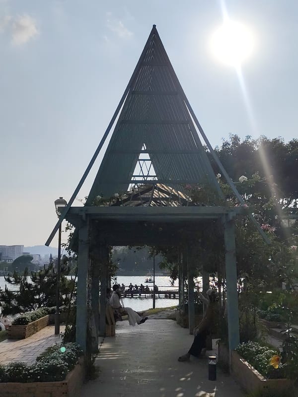 Morning scenes captured around Xuan Huong Lake in Da Lat